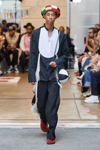 Look 32